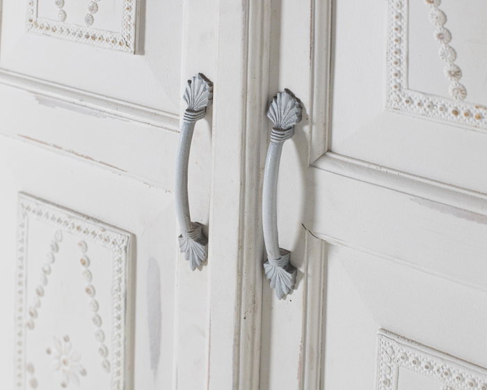 GINER Y COLOMER Armoire 2 portes en bois de manguier blanc décapé